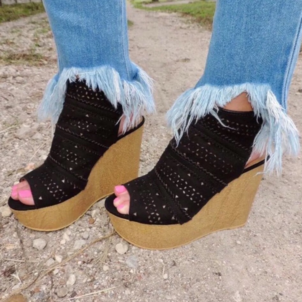 Qupid Black Wedge Sandal